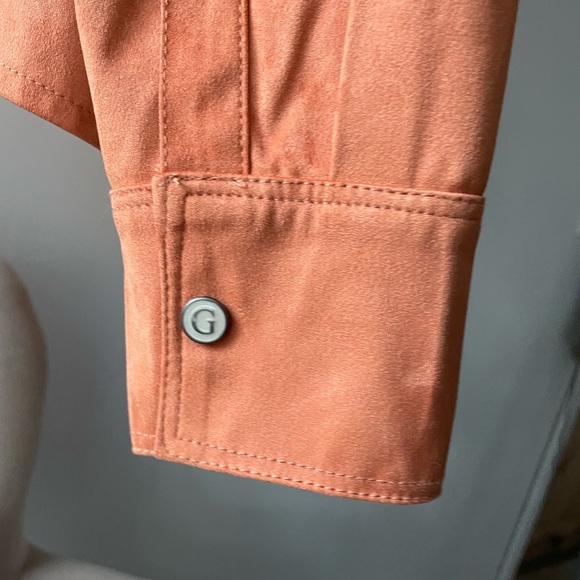 GUESS Rust Color Top ✨ - Picture 4 of 5